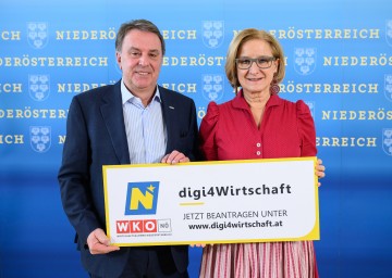 Landeshauptfrau Johanna Mikl-Leitner und WKNÖ-Präsident Wolfgang Ecker: „Die Digitalisierungsförderung, nun mit Fokus auf Datenoptimierung und Künstlicher Intelligenz, kann ab sofort beantragt werden.“