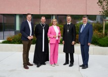 (von links): Bürgermeister Stefan Schmuckenschlager, Kapitelsekretär Anton Höslinger (Stift Klosterneuburg), Landeshauptfrau Johanna Mikl-Leitner, Superintendent Lars Müller-Marienburg und Präsident Thomas Henzinger