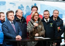 Landeshauptfrau Johanna Mikl-Leitner bei der gemeinsamen Pressekonferenz mit Bürgermeister Michael Ludwig und den Vertreterinnen und Vertretern der Blaulicht- und Einsatzorganisationen.