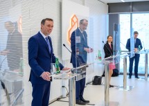 Bei der Pressekonferenz (v.l.): Landesrat Danninger, Minister Faßmann, Therese Niss und Markus Wanko