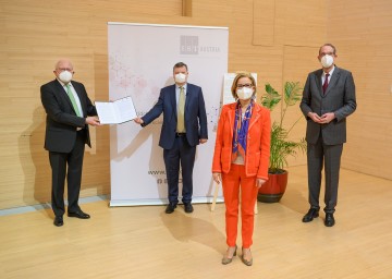 Von links nach rechts: Claus Raidl, Vorsitzender des Kuratoriums, IST Austria-Präsident Thomas Henzinger, Landeshauptfrau Johanna Mikl-Leitner und Bundesminister Heinz Faßmann unterzeichneten das “Memorandum of Understanding“ zur Zukunft des IST Austria