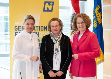 Landesrätin Susanne Rosenkranz, NÖ Kinder und Jugendanwältin Gabriele Peterschofsky-Orange und Sozial-Landesrätin Christiane Teschl-Hofmeister.