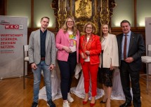 (v.l.n.r.): Sascha Hofmann, Inhaber von Babybär-Kollektion und Windeltorte.com, Corinna Hintenberger, NÖ Frauen-Coach und Next Generation Award Gewinnerin 2024, Landeshauptfrau Johanna Mikl-Leitner, Maria Großbauer, Operative Geschäftsführerin Stadttheater Wiener Neustadt, und WKNÖ-Präsident Wolfgang Ecker.